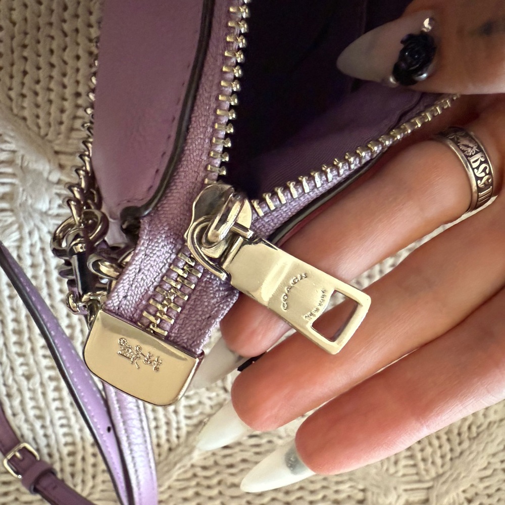 Coach Purple Lilac Leather Shoulder Bag with Chain Strap - Picture 7 of 16